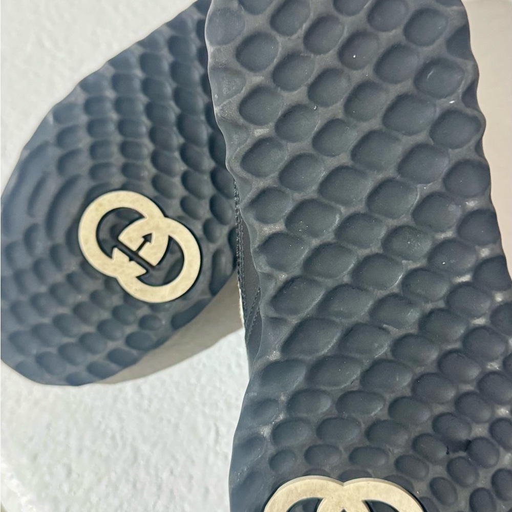 Gucci unisex Black and White Sneakers - Picture 6 of 6